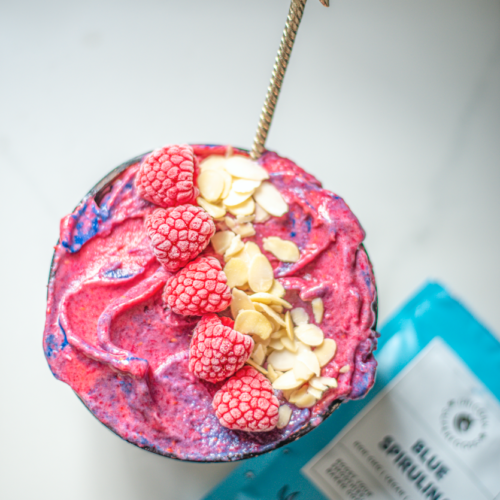 Tropical Blue Spirulina Smoothie Bowl – A Vibrant Morning Boost